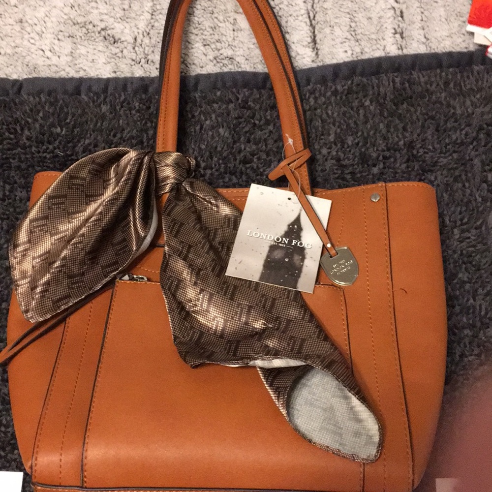 NWT Women’s London Fog purse